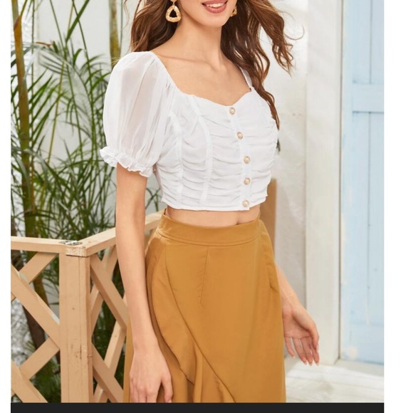 $Button Front Ruched Solid Top - Picture 4 of 10